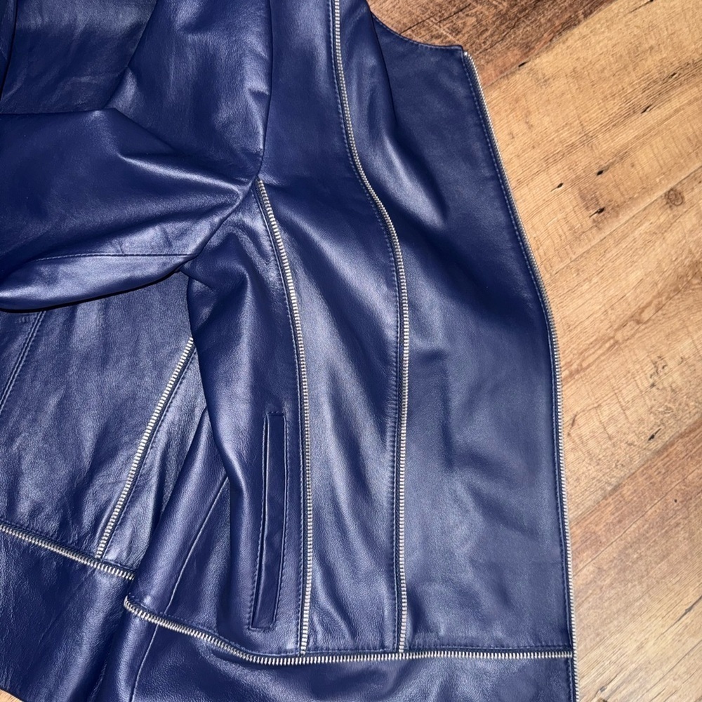 Elegant Women's Indigo Leather Jacket - Picture 10 of 12